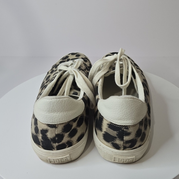 ⭐️40% Off⭐️ Old Navy Court Sneakers in Leopard. - Picture 5 of 8